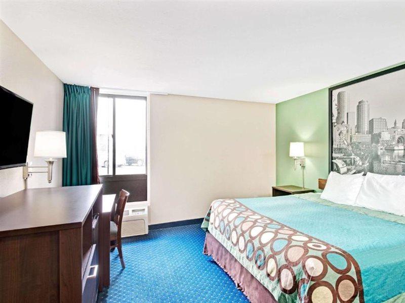 Super 8 By Wyndham Brockton Hotel Exterior foto