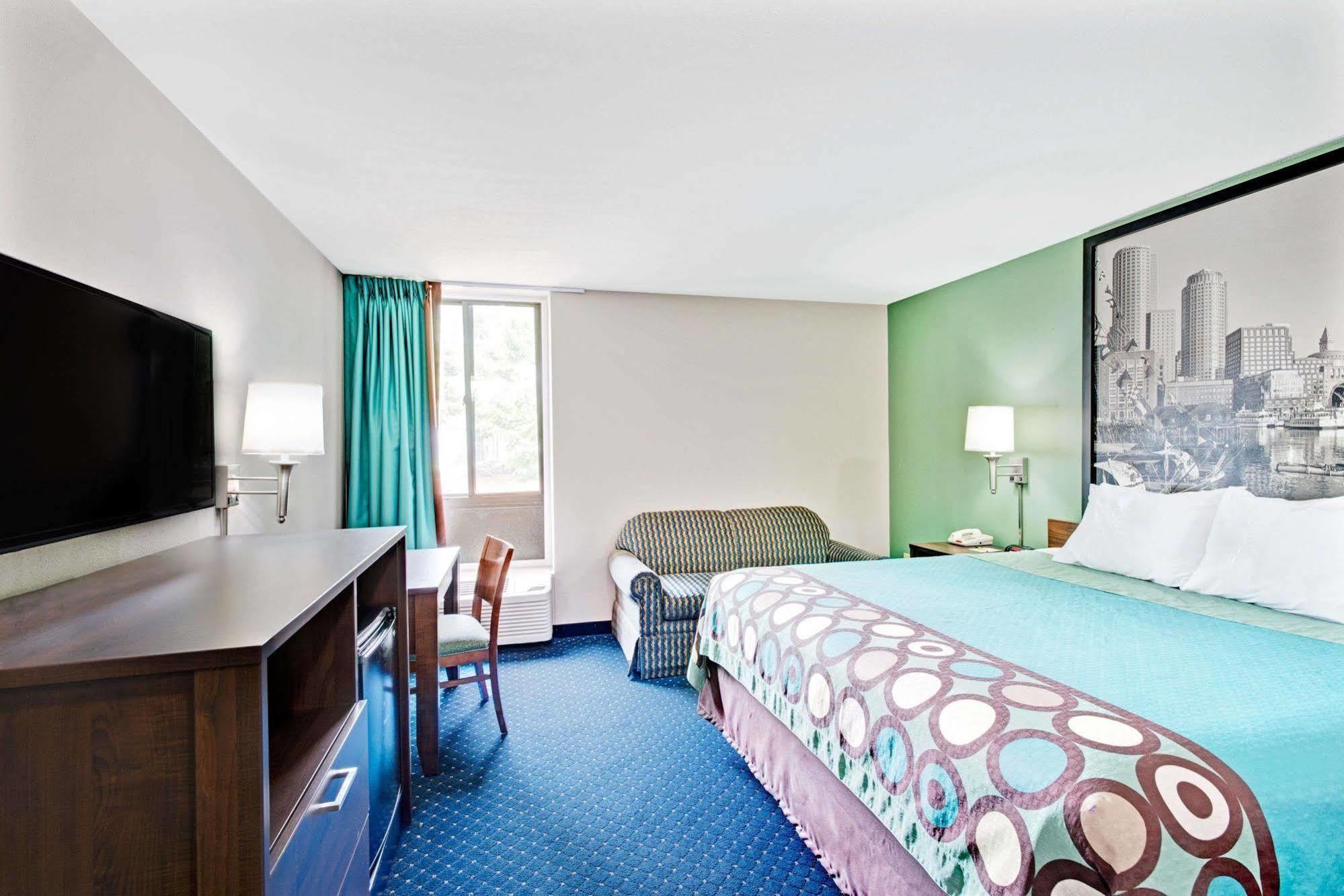 Super 8 By Wyndham Brockton Hotel Exterior foto